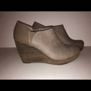 Dr. Scholls’ Wedge Booties women’s size 9.5